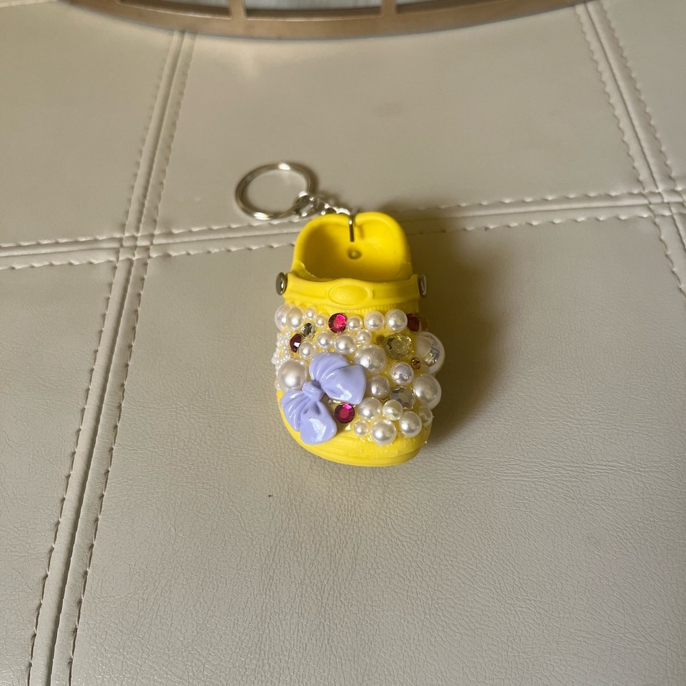 “Sold””Scrub shoe key chain